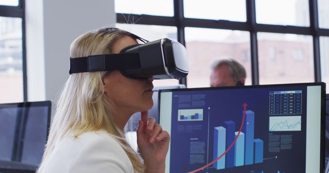 Businesswoman Using Virtual Reality in Modern Office for Data Analysis and Presentation - Download Free Stock Images Pikwizard.com