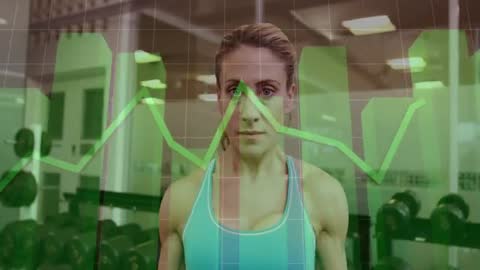 Woman in Gym Using Analytics for Fitness Monitoring and Workout Optimization