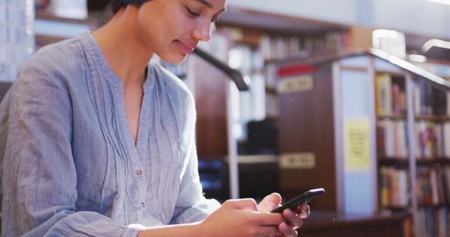 Young Woman Using Smartphone in Library - Download Free Stock Images Pikwizard.com