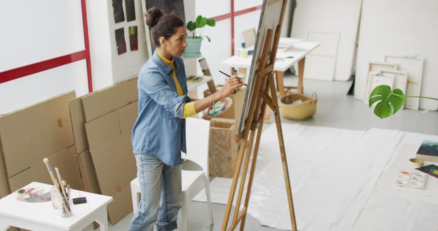Female Artist Painting on Easel in Bright Art Studio - Download Free Stock Photos Pikwizard.com