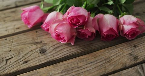 Pink Roses Bouquet on Rustic Wooden Table - Download Free Stock Images Pikwizard.com