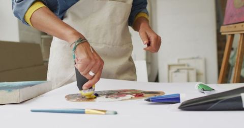 Artist Mixing Paint on Palette in Bright Art Studio - Download Free Stock Images Pikwizard.com