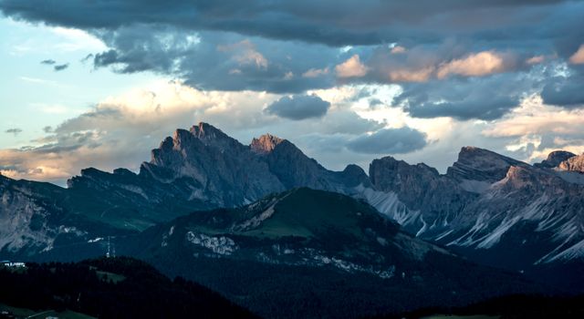 Scenic Mountain Range at Sunset - Download Free Stock Photos Pikwizard.com