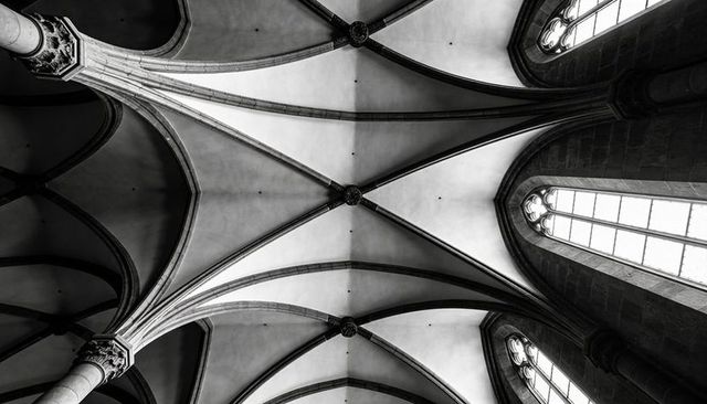 Gothic ribbed vault and pointed arches featuring tracery windows in monochrome
