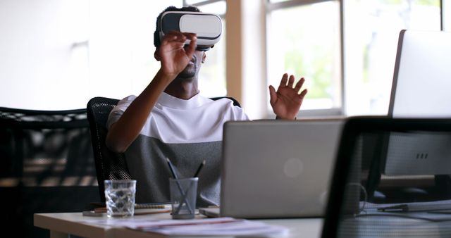 Man Using Virtual Reality Headset in Office Workspace - Download Free Stock Images Pikwizard.com