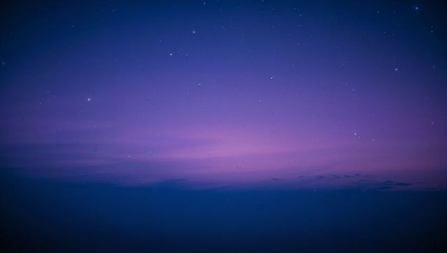 Tranquil Twilight Sky Glowing in Violet Hues with Evening Stars