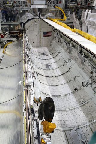 Final preparation of space shuttle endeavour at kennedy space center