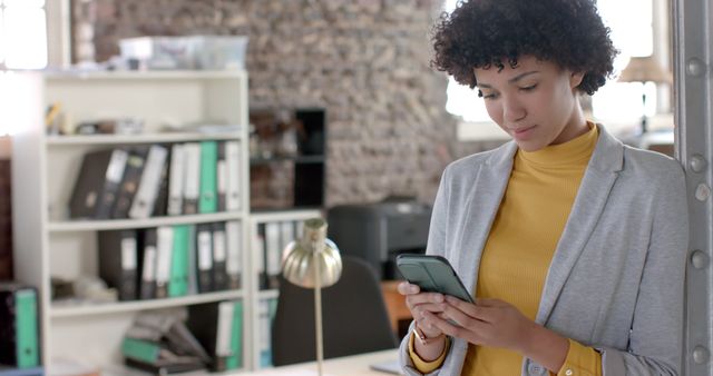 Professional Woman Using Smartphone in Contemporary Office - Download Free Stock Images Pikwizard.com