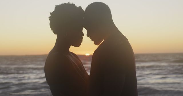 Romantic Couple Embracing at Sunset, Silhouette Against Ocean - Download Free Stock Images Pikwizard.com