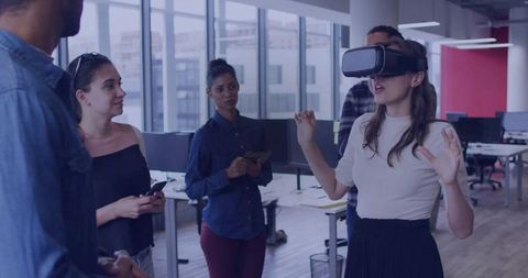 Team Collaboration Using VR Technology in Modern Office