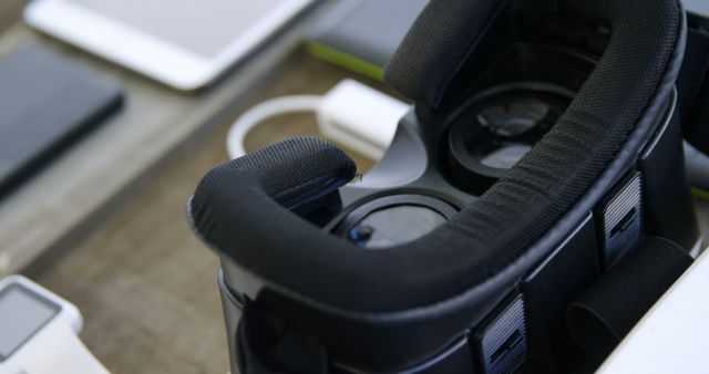 Close-Up of Virtual Reality Headset with Electronic Devices on Wooden Table - Download Free Stock Images Pikwizard.com