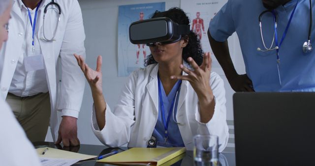 Healthcare Professionals Using VR Technology in Medical Training - Download Free Stock Images Pikwizard.com