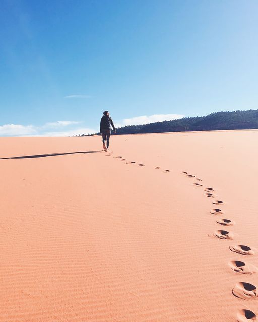 Solitary Traveler Leaving Footprints in Desert Sand - Download Free Stock Photos Pikwizard.com