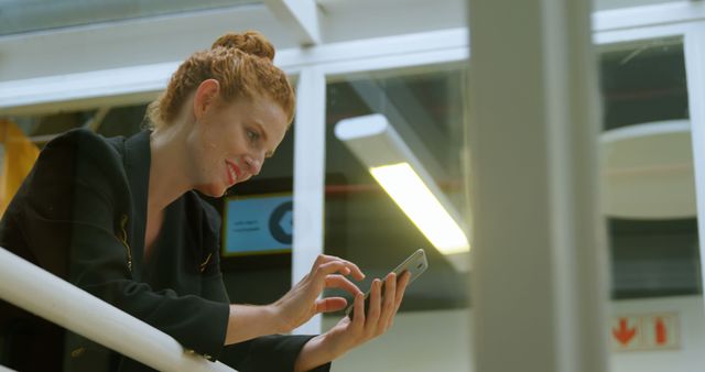 Young Businesswoman Typing on Smartphone in Modern Office - Download Free Stock Images Pikwizard.com