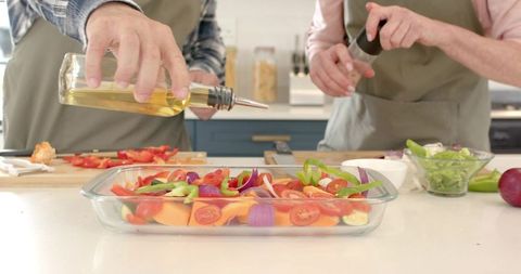 Senior couple preparing healthy vegetable dish