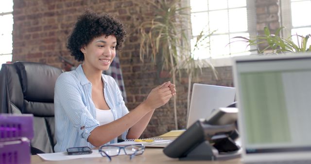 Cheerful African American Woman Videoconferencing in Modern Office - Download Free Stock Images Pikwizard.com