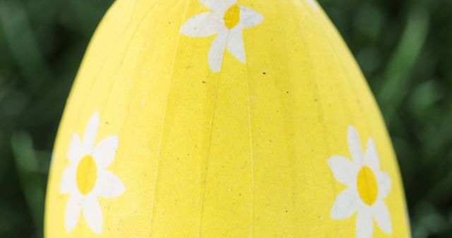 Close-Up of Yellow Easter Egg with White Daisy Patterns on Grass - Download Free Stock Images Pikwizard.com