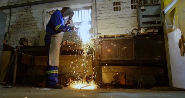 Industrial Worker Wearing Protective Gear Welding Metal - Download Free Stock Images Pikwizard.com