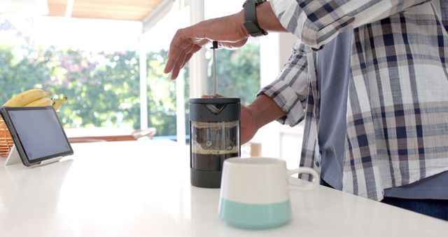 Man Making Fresh Coffee with French Press - Download Free Stock Images Pikwizard.com