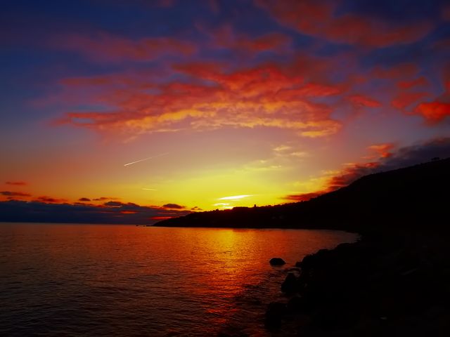 Breathtaking Sunset Over Serene Ocean With Purple and Red Clouds - Download Free Stock Photos Pikwizard.com