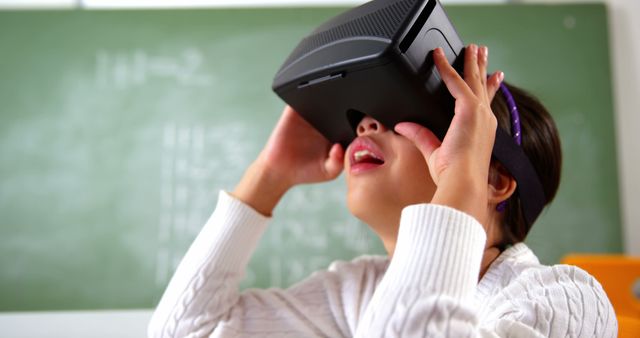 Student Using Virtual Reality Headset in Classroom - Download Free Stock Images Pikwizard.com