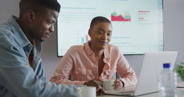 Business Colleagues Discussing Data Analysis During Meeting, Smiling African American Professionals - Download Free Stock Images Pikwizard.com