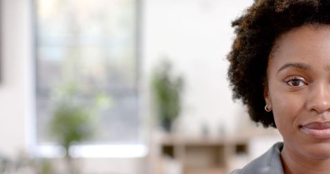 Half Portrait of Smiling African American Businesswoman in Modern Office - Download Free Stock Images Pikwizard.com