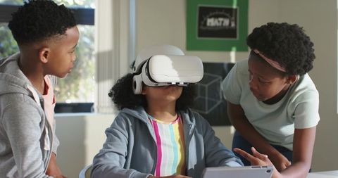 Teens Exploring Virtual Reality in Classroom Collaborative STEM Learning