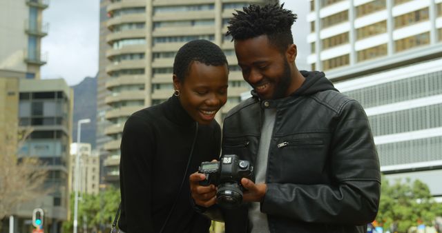 Young Urban Couple Enjoying Photography outdoors in City - Download Free Stock Images Pikwizard.com