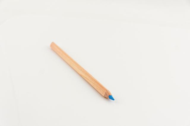 Close-up of a blue lead pencil on a white background, which makes it ideal for designing educational materials, art projects, office stationery presentations, or minimalist themed publications. The simple design helps draw attention to the high quality and distinct color, perfect for advertising writing tools or sketching supplies.