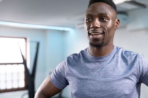 Finishing set and tracking fitness stats with ar overlay in industrial gym