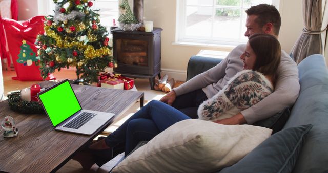 Couple Relaxing On Couch Watching Laptop Green Screen Christmas Eve - Download Free Stock Images Pikwizard.com