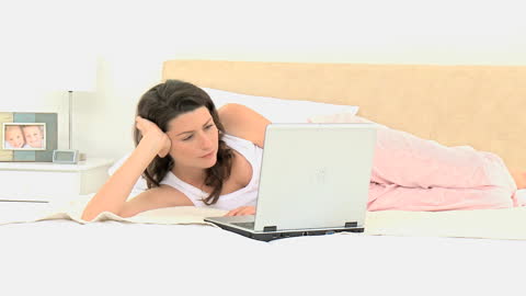 Relaxed Morning with Laptop and Cozy Bed Environment