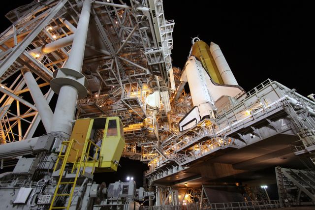 Space Shuttle Discovery Prepares for Launch at NASA’s Kennedy Space Center - Download Free Stock Photos Pikwizard.com