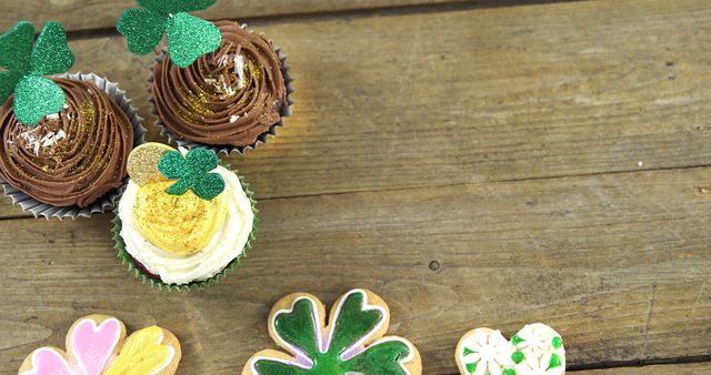 Cupcakes and cookies decorated with shamrocks and green decorations, ideal for St. Patrick's Day celebrations. Use in marketing materials, social media posts, and holiday recipe blogs to capture the festive spirit of the holiday.