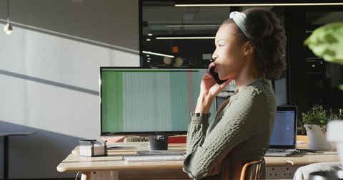 Focused Businesswoman Using Smartphone at Office Desk - Download Free Stock Images Pikwizard.com