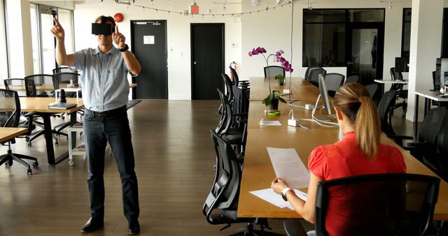 Office Workers Using Virtual Reality Technology for Collaboration - Download Free Stock Images Pikwizard.com