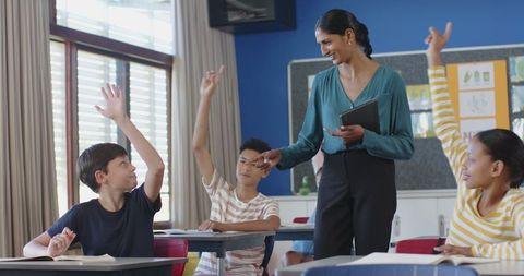 Smiling Teacher Engages Attentive Students in Interactive Classroom