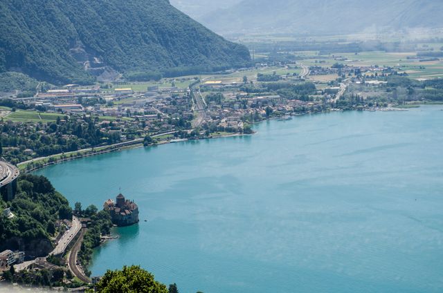 Perfect for travel guides, tourism promotions, and nature illustrations due to its stunning view of a Swiss lake and historic chateau; ideal for presentations about Switzerland’s natural beauty, alpine regions, and historical landmarks.