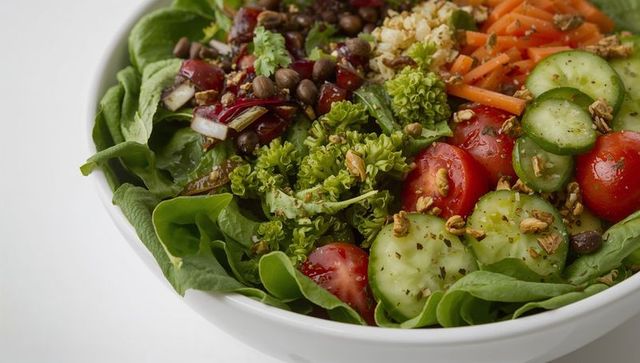 Vibrant Fresh Garden Salad with Greens and Grains