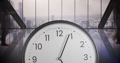 picture emphasizes time management and professionalism in a business setting. ideal for illustrating themes of corporate governance, meeting deadlines, or promoting financial services and business workshops.