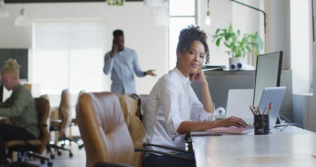 Confident Businesswoman Working at Modern Office Desk - Download Free Stock Images Pikwizard.com