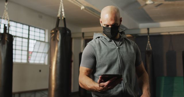 Caucasian Man With Face Mask Using Tablet in Gym Setting - Download Free Stock Images Pikwizard.com