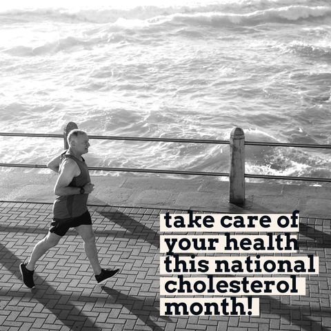 man running by ocean in black and white - Download Free Stock Templates Pikwizard.com