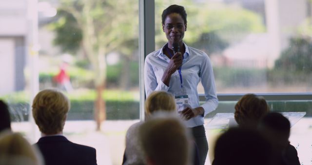 Confident Businesswoman Addressing Professionals at Conference - Download Free Stock Images Pikwizard.com