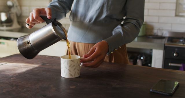 Person Pouring Fresh Coffee from French Press into Mug - Download Free Stock Images Pikwizard.com