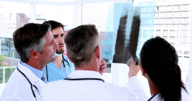 Medical team looking at x-ray together at the hospital