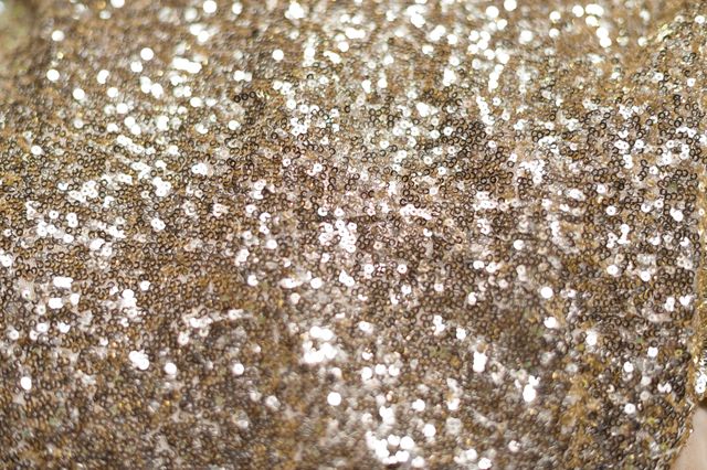 This image depicts a close-up view of shimmering silver sequin texture, creating an abstract and glittery appearance. Ideal for use in fashion, decoration, festive event themes, and digital backgrounds. Perfect for Christmas, New Year's Eve, and other celebrations, as well as adding a touch of glamour to any project.