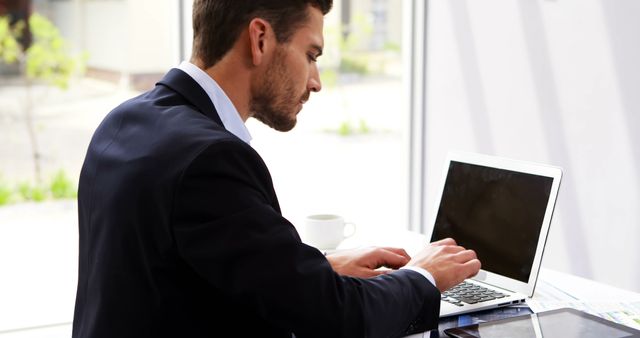 Young Businessman Working on Laptop in Modern Corporate Office Space - Download Free Stock Images Pikwizard.com