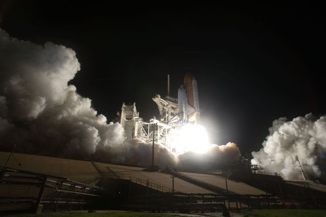 Spectacular Night Launch of Space Shuttle Discovery STS-128 - Download Free Stock Photos Pikwizard.com